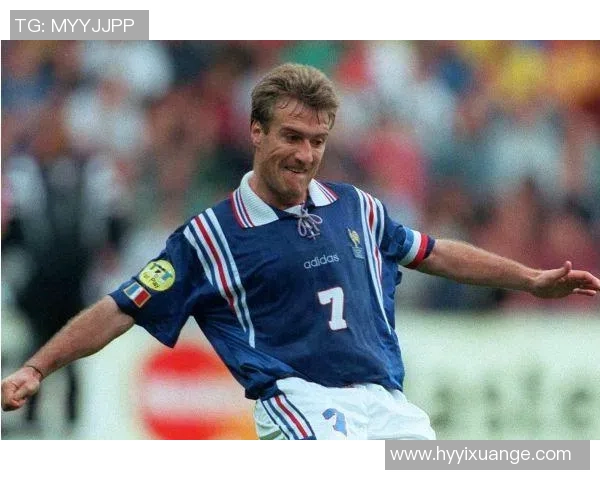 七号传奇球星背后的故事与成就：从少年梦想到足球巨星的辉煌历程