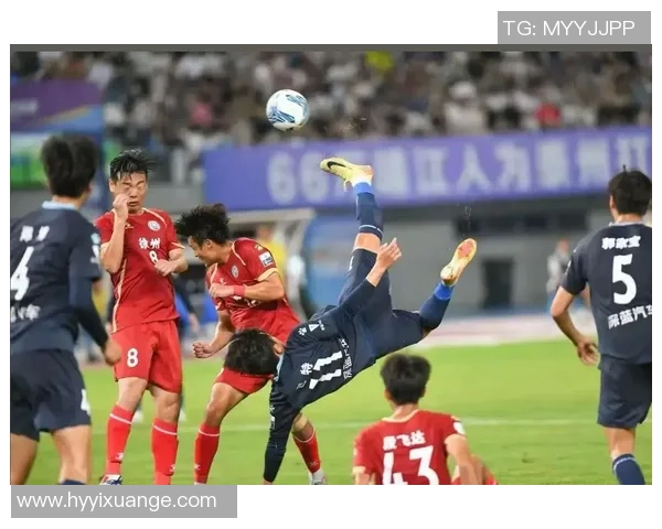 与足球明星亲密合影的那些人背后的故事和精彩瞬间