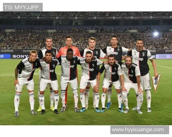 世界顶级球星齐聚足球赛 各国球员巅峰对决引发全球关注