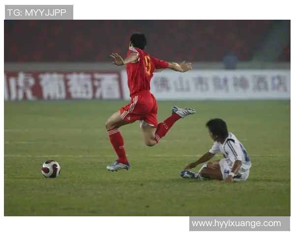 温柔与力量并存的足球球星如何在赛场上诠释真正的男子气概 温柔与力量并存的足球球星如何在赛场上诠释真正的男子气概