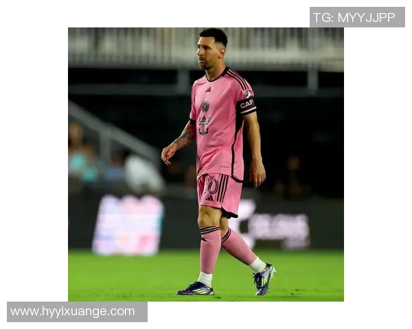 球星踢破足球鞋瞬间解读如何避免损伤与选择合适装备