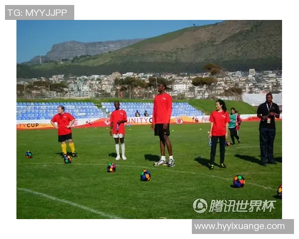 用粘土精雕细刻打造的足球球星形象 展现运动与艺术的完美融合