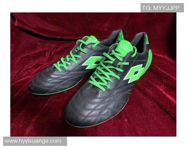 穿乐途足球鞋的球星展现极速突破与精准射门技艺的完美结合